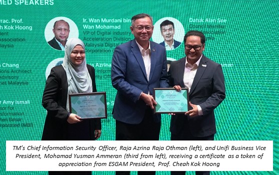 TM’s Chief Information Security Officer, Raja Azrina Raja Othman (left), and Unifi Business Vice President, Mohamad Yusman Ammeran (third from left), receiving a certificate as a token of appreciation from ESGAM President, Prof. Cheah Kok Hoong